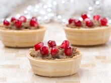 Tartelettes au foie gras, foies de volaille et grenade