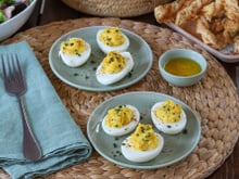 Oeufs mimosa à la ciboulette et piment d'Espelette