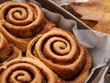 Comment faire des cinnamon roll d'automne avec de la purée de courge ?