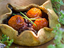 Tarte tomates et herbes du jardin