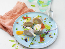 Rouelles de suprême de volaille farci au Carré Frais© 0 % au citron “Niçoise” de haricots verts aux herbes du jardin