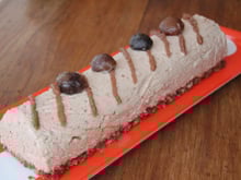 Bûche de Noël mousse de crème de marrons et croustillant praliné