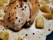 Poularde crème flambé au whisky et pommes poivrées