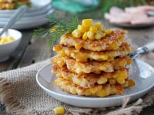 Testez ces pancakes salés au maïs et au jambon : la recette facile et ultra moelleuse pour un brunch réussi