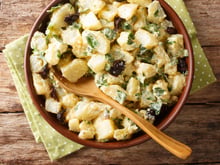Salade de pommes de terre : 3 idées de sauces ultra-crémeuses auxquelles vous n'auriez jamais pensé pour remplacer la mayonnaise