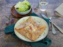 Galette de sarrasin au Cantal et jambon de Parme : la recette rapide et facile qui change de la classique complète