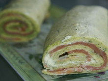 Gâteau roulé au saumon et sauce tzaziki