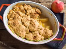 Découvrez le cobbler aux pêches, l'irrésistible cousin américain du crumble