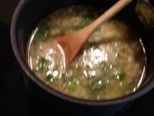 Soupe de fanes, copeaux de foie gras, radis et croûtons M&A