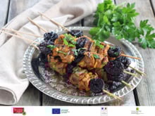 Brochettes d'agneau marinées aux pruneaux d'Agen