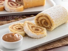 Biscuit roulé d'Alain Ducasse garni de confiture de lait