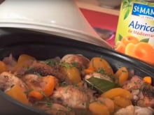 Tajine de poulet aux abricots au jus