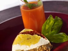 Polenta de Concassé d'Aubergine et de fromage de chèvre frais, Gaspacho de tomate