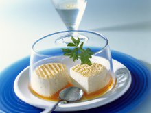 Mousse au roquefort en gelée de muscat
