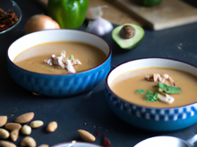 Soupe mexicaine de poulet aux amandes ou aux noix