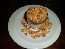 Verrine crumble amandes creme pralinoise compotée de poires panna cotta vanille