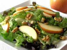 Salade aux pommes et aux noix