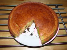 Gateau yaourt aux pépites de chocolat et noix de coco rapée