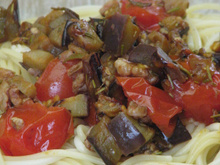 Spaghettis aux aubergines et aux noix