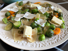 Farfalles et petits légumes verts sautés à l'huile d'olive et au chèvre.