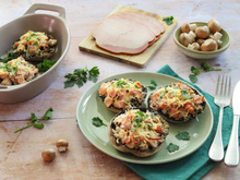 Pour un apéritif d’automne bluffant, testez cette recette de champignons gratinés et farcis au rôti !