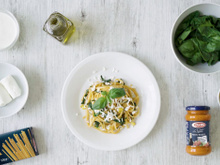 Linguine au pesto rosso et fromage caprino