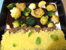 Joue de bar rôtie, crumble de patate douce au romanesco, jus coco et citronelle