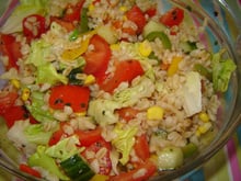 Salade de blé au concombre et au poivron