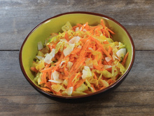 Salade de carottes râpées, coco et citron vert