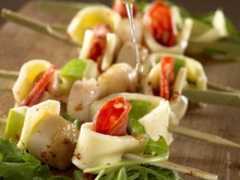 Brochettes de noix de Saint-Jacques et fromage à raclette Richesmonts