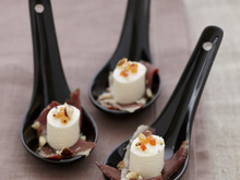 Cuillères de magret fumé à l'Apérivrais Provençal et aux noisettes