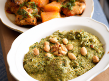 Curry vert de poulet et son gratin de buffala aux noisettes