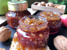 Confiture aux pommes et aux noisettes