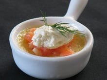 Caquelon de crème, saumon fumé et fromage frais