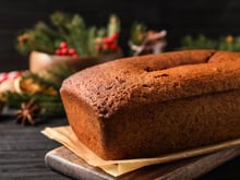 Simple et réconfortant : ce chef pâtissier partage son cake façon pain d’épices pour attendre Noël