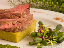 Pavé d'agneau chutney de petit pois