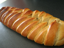 Brioche à la crème pâtissière et aux raisins