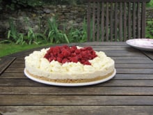 Nuage de chocolat blanc et framboises