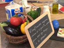 L'œuf cocotte express, crème de St Môret au poivron, pain 100 % Mie Harrys à la tomate