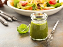 Marre de la classique tomate/burrata ? Cette recette “de la flemme” d’une diététicienne va vous régaler cet été