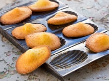 Ce chef pâtissier livre son secret pour avoir une belle bosse sur les madeleines