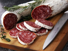 Rappel produit : ces saucissons secs, vendus partout en France, contiennent sûrement du plastique !
