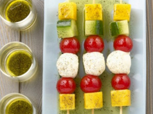 Brochettes de Tomates et Concombres de France et mangues à l'huile de vanille