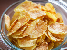 Chips au four : la recette facile et ultra croustillante à tester absolument pour l’apéro