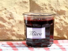 C’est le moment ! Voici notre meilleure recette de confiture de mûres notée 4,8/5