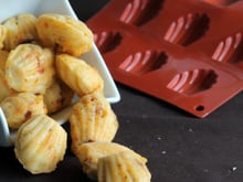 Madeleines salées avec féta et tomates confites
