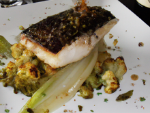 Filet de bar grillé, salsifis et embeurrée de choux au lard fumé, sauce champagne