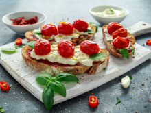 Ricotta toast aux tomates confites