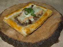 Carrés feuilletés aux pieds de porc et aux escargots