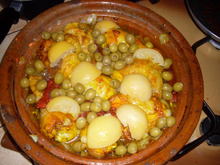 Tajine de poulet aux olives et aux citrons confits